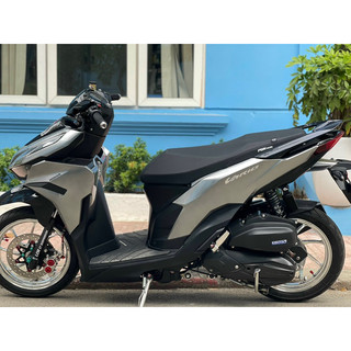 Da yên logo Pom Racing V1 các dòng xe  ( Chỉ Có Da / Only Skin )