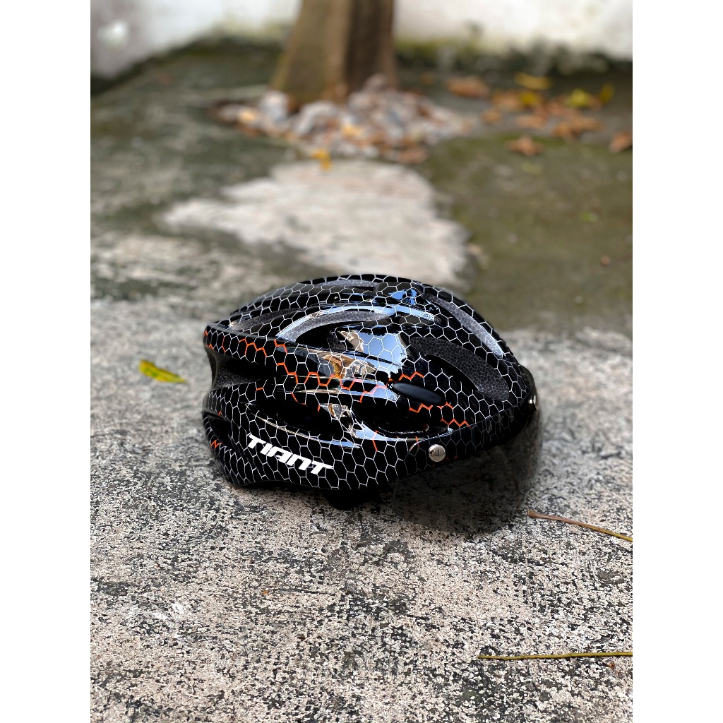 NÓN THỂ THAO XE ĐẠP TIANT D01 CACBON TIA CHỚP CÓ KÍNH NAM CHÂM CHÍNH HÃNG