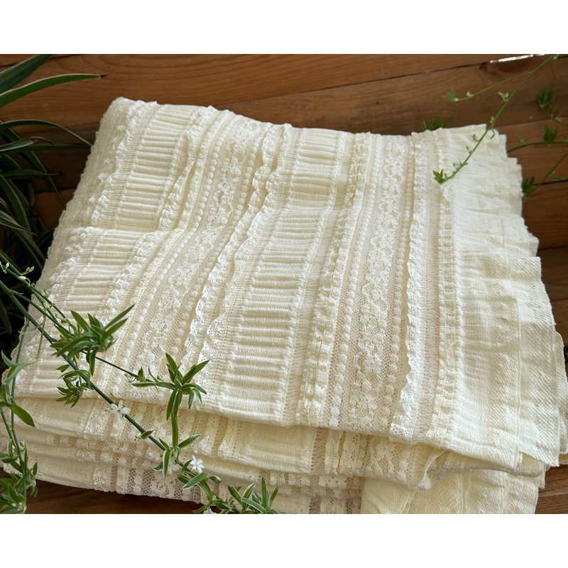 Ren tầng màu kem và trắng