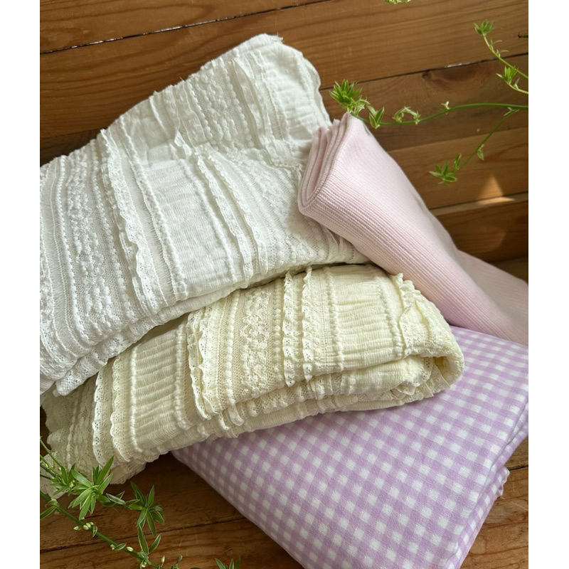 Ren tầng màu kem và trắng