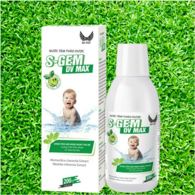 Nước tắm thảo dược cho bé