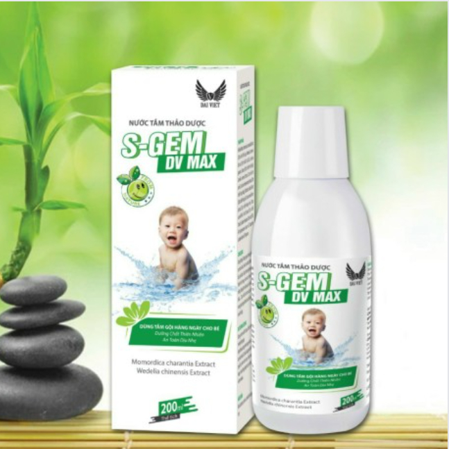 Nước tắm thảo dược cho bé