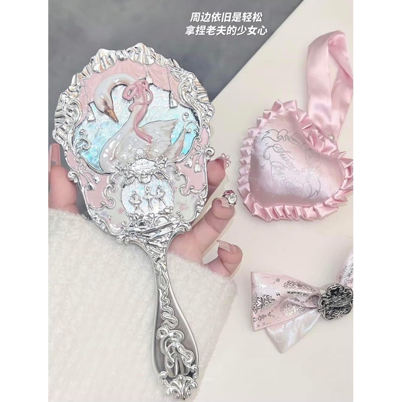 Gương trang điểm cầm tay Flower Knows hình Thiên Nga Swan Ballet