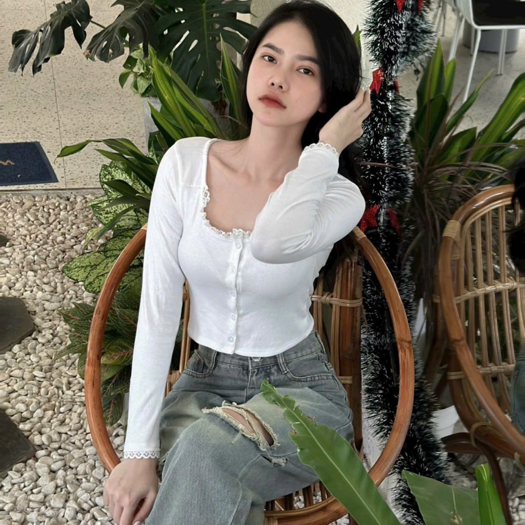 Áo Thun Croptop Nút Tay Dài Viền Ren