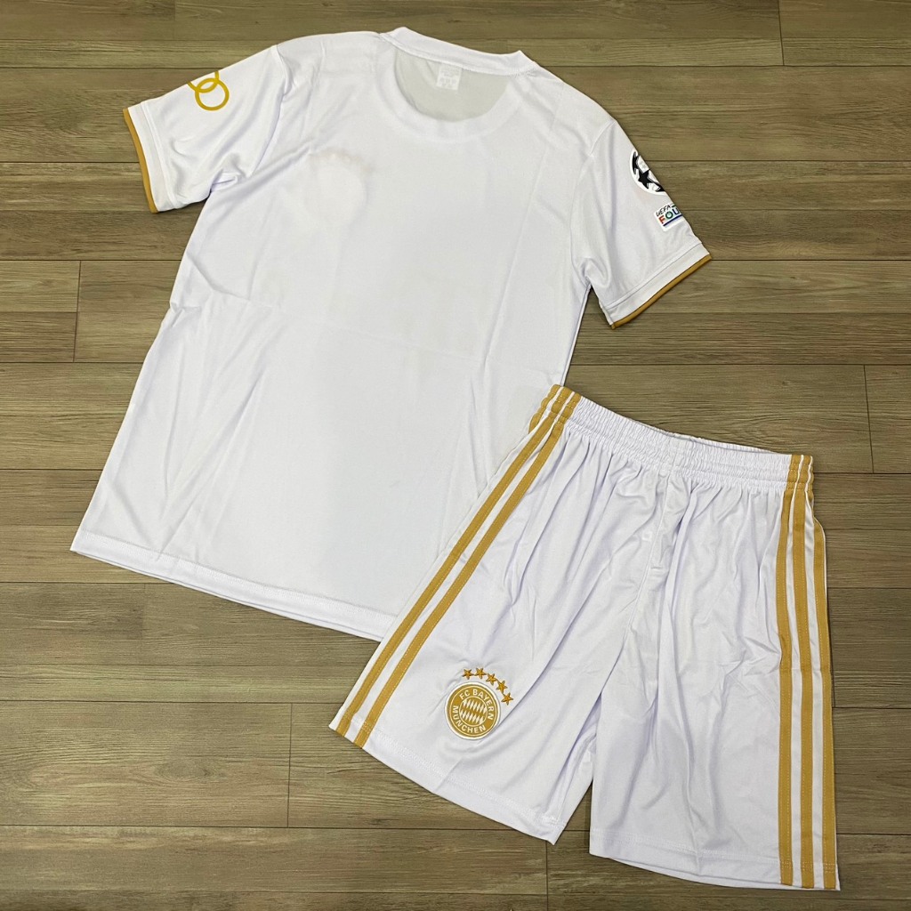 Bộ quần áo đá banh Bayern trắng JP 2023 sân khách Logo tay C1