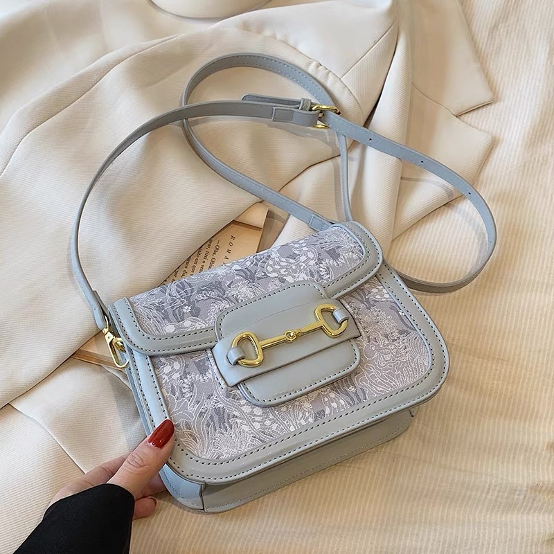 Faya - Túi xách đeo chéo T2096 nắp gài hoa văn sang trọng