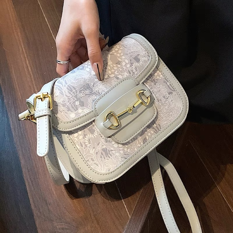 Faya - Túi xách đeo chéo T2096 nắp gài hoa văn sang trọng