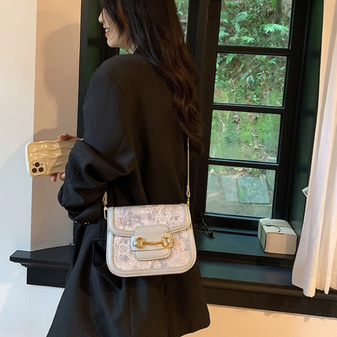 Faya - Túi xách đeo chéo T2096 nắp gài hoa văn sang trọng