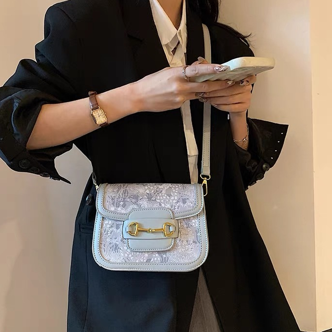 Faya - Túi xách đeo chéo T2096 nắp gài hoa văn sang trọng