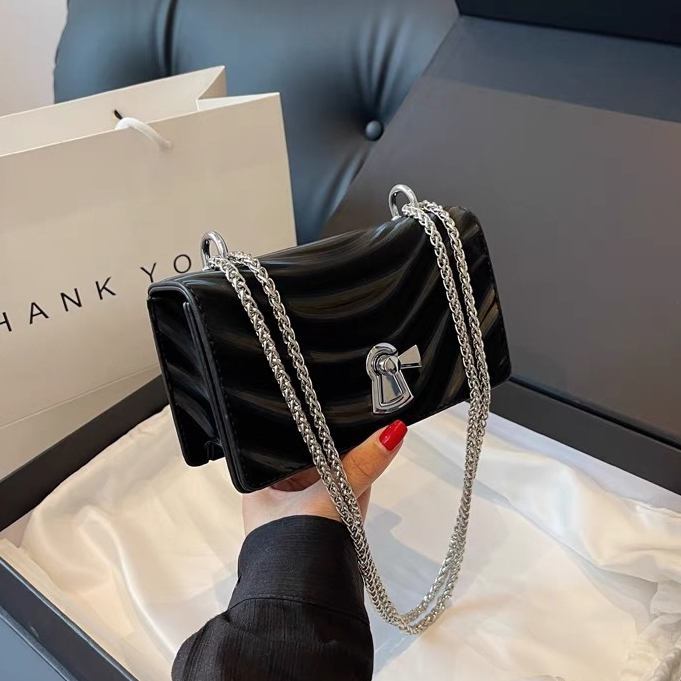 Faya - Túi xách đeo chéo T2097 vân gợn sóng khóa xoay trẻ trung