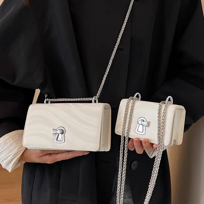 Faya - Túi xách đeo chéo T2097 vân gợn sóng khóa xoay trẻ trung