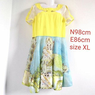 Đầm xòe họa tiết, chất vải rất đẹp nhưng bị vết bẩn như hình bán giá thanh lý 1722