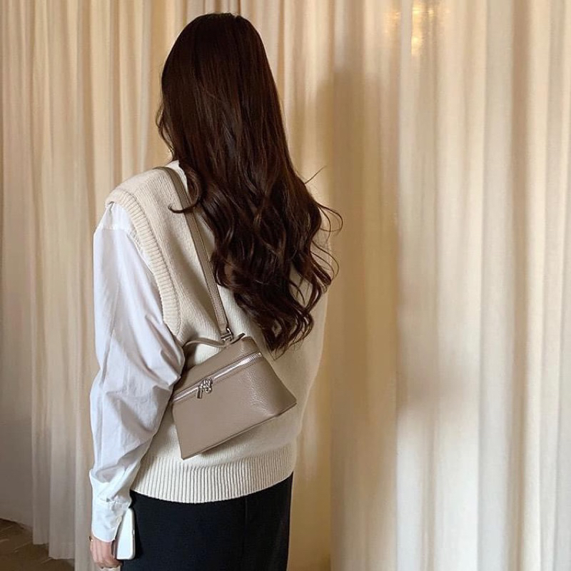 Túi xách nữ đeo chéo kèm charm ngựa - TN004