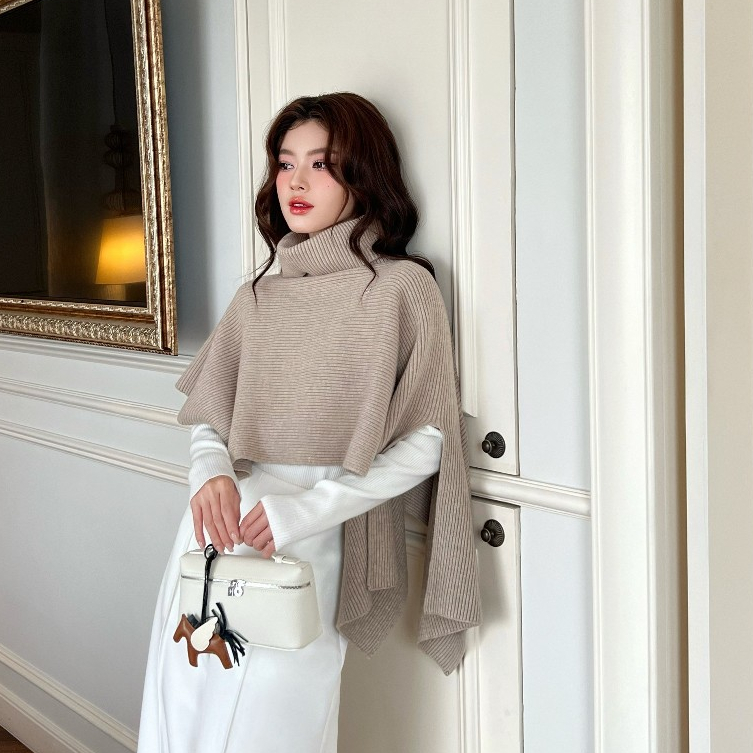 Áo Khoác Len Chui Đầu Cao Cổ Cánh Dơi Mùa Đông Thiết Kế Kiểu Nữ Đính Monogram Veo's Màu Be, Xám, Nâu - Paloma Poncho