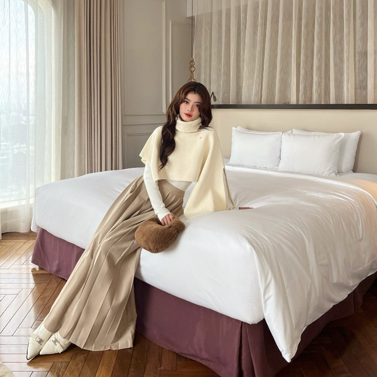 Áo Khoác Len Chui Đầu Cao Cổ Cánh Dơi Mùa Đông Thiết Kế Kiểu Nữ Đính Monogram Veo's Màu Be, Xám, Nâu - Paloma Poncho