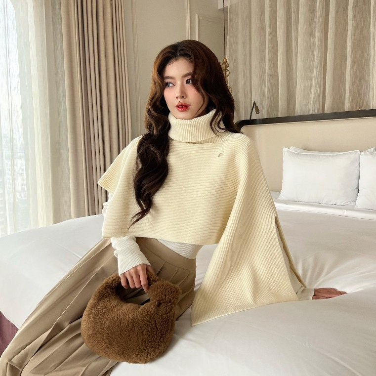 Áo Khoác Len Chui Đầu Cao Cổ Cánh Dơi Mùa Đông Thiết Kế Kiểu Nữ Đính Monogram Veo's Màu Be, Xám, Nâu - Paloma Poncho