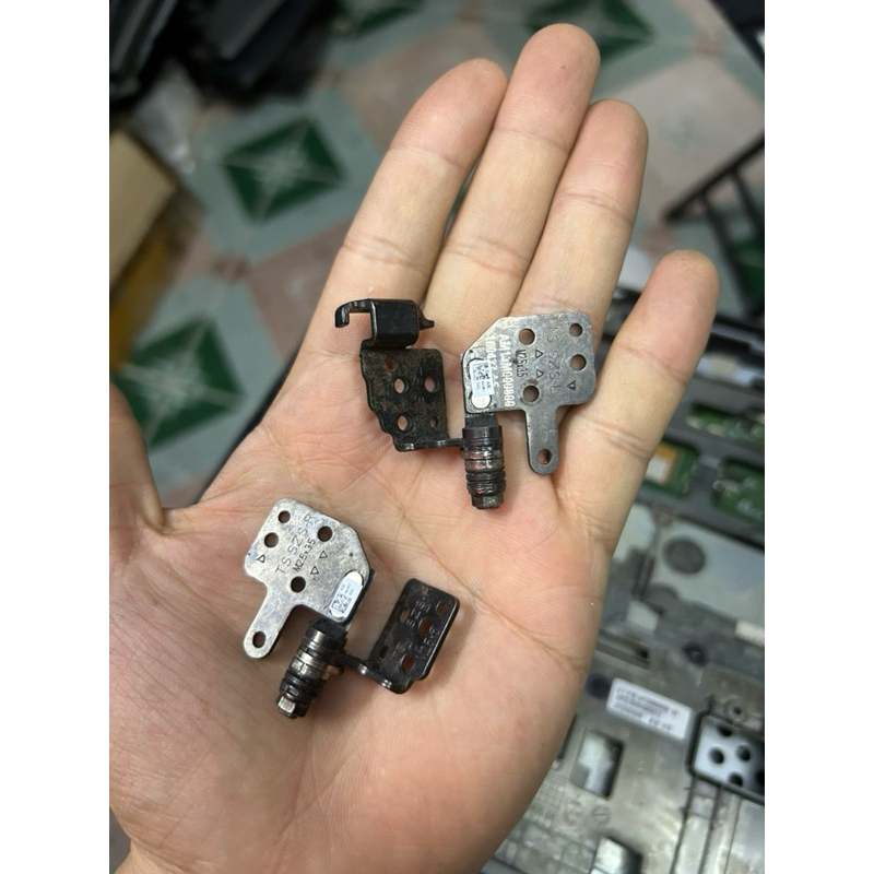 Thay trục bản lề laptop Dell Latitude E5550