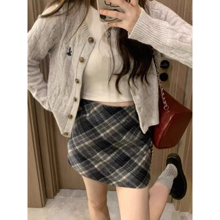 Set áo len cadigan và chân váy ngắn kẻ caro Order