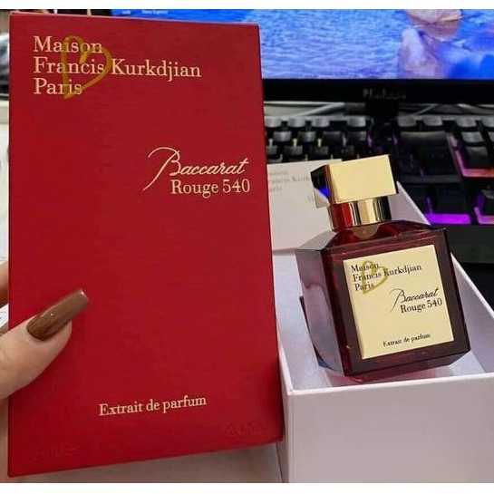 𝐁𝐚𝐜𝐜𝐚𝐫𝐚𝐭 𝐑𝐨𝐮𝐠𝐞 𝟓𝟒𝟎 𝐄𝐱𝐭𝐫𝐚𝐢𝐭 𝐝𝐞 𝐏𝐚𝐫𝐟𝐮𝐦