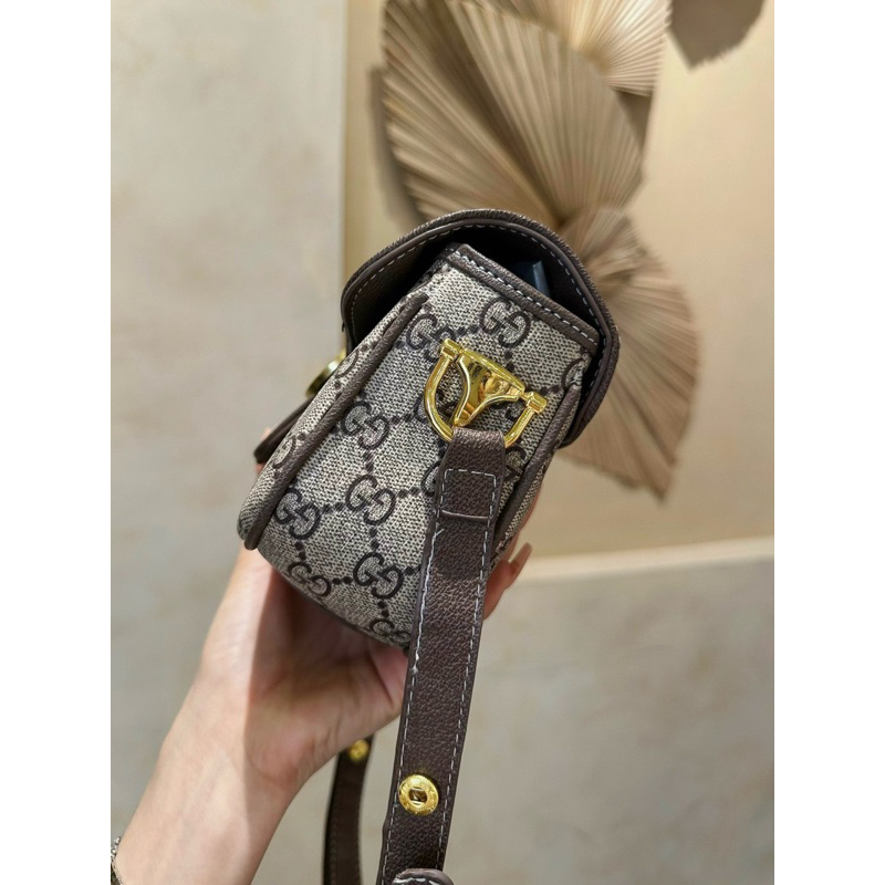 Túi Xách Gc Đeo Vai & Đeo Chéo Viền Nâu Tag Vàng Size 22 Đi Chơi, Du Lịch