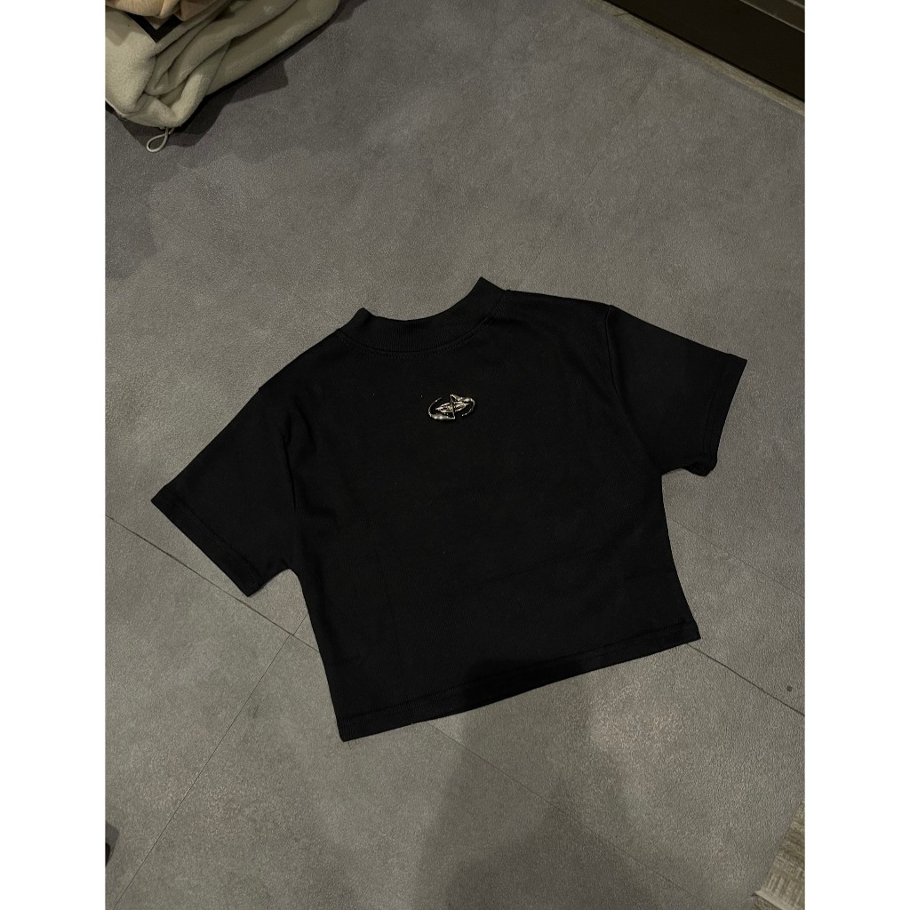 ÁO CROPTOP ĐEN NGÔI SAO NỔI LUMIHOUSE H65