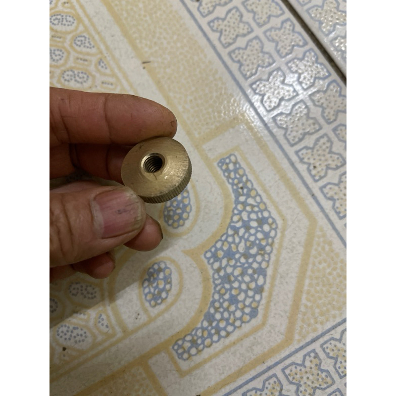 núm chỉnh cân nhơn hoà