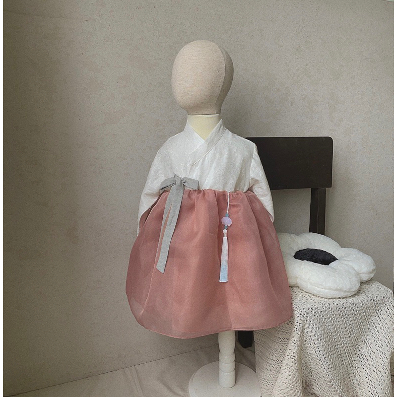 Hanbok Hàn Quốc liền thân kèm dây treo ngọc cho bé gái Tiệm Su Kids