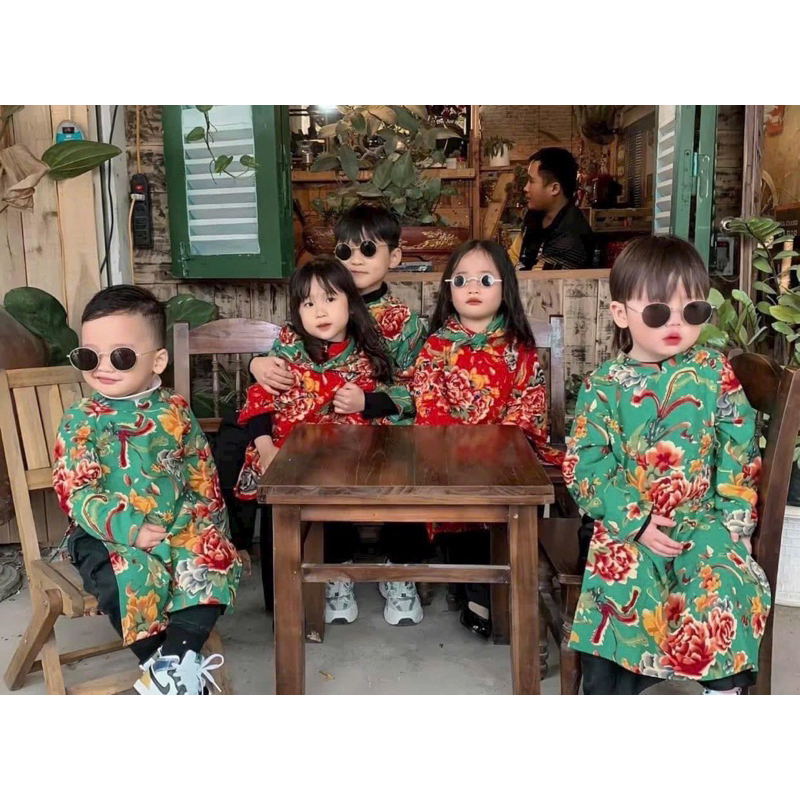 Áo dài chăn công cho bé