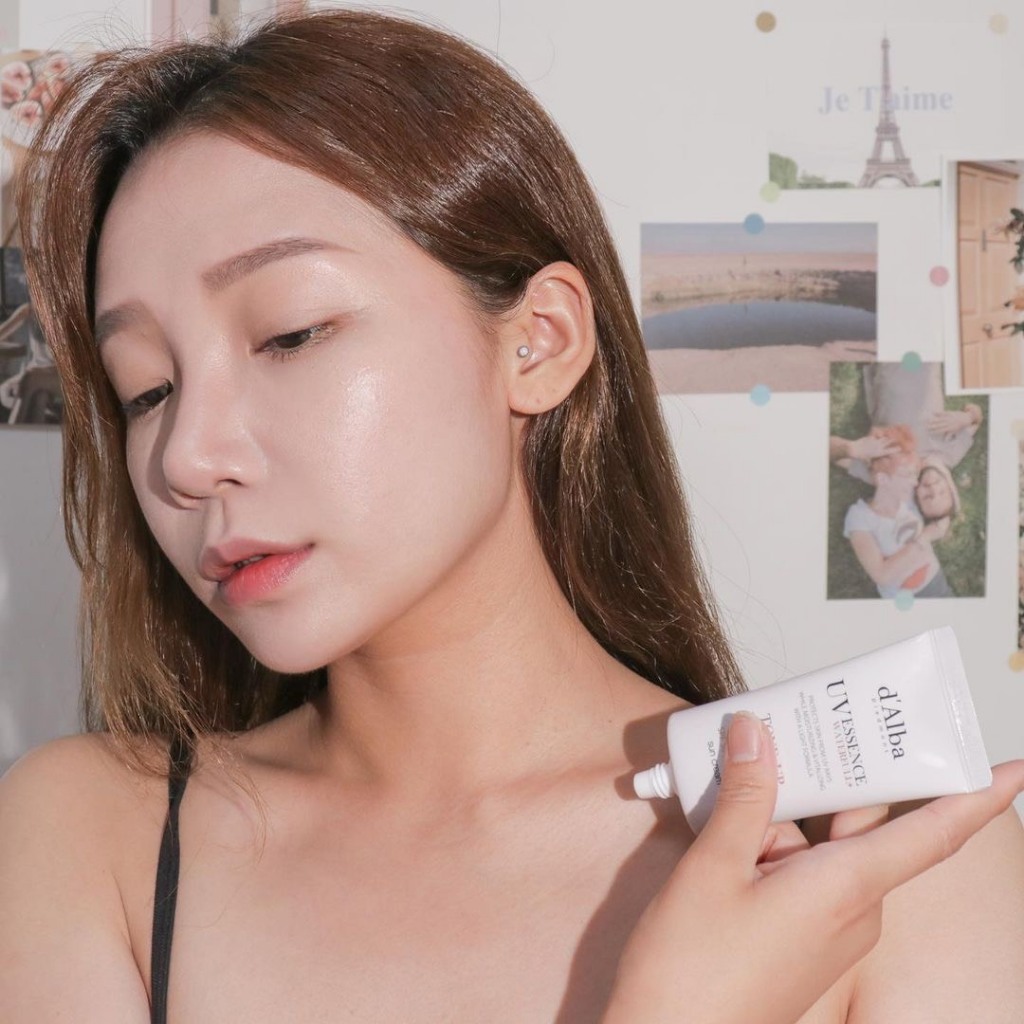 Kem chống nắng dịu nhẹ nâng tone căng bóng tự nhiên Dalba Essence Tone Up Sun Cream