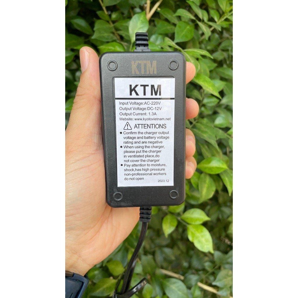 Cục sạc điện tử 12V 8AH dùng cho Bình phun thuốc trừ sâu bằng điện| 1.3 Ampe| Tự ngắt khi sạc đầy