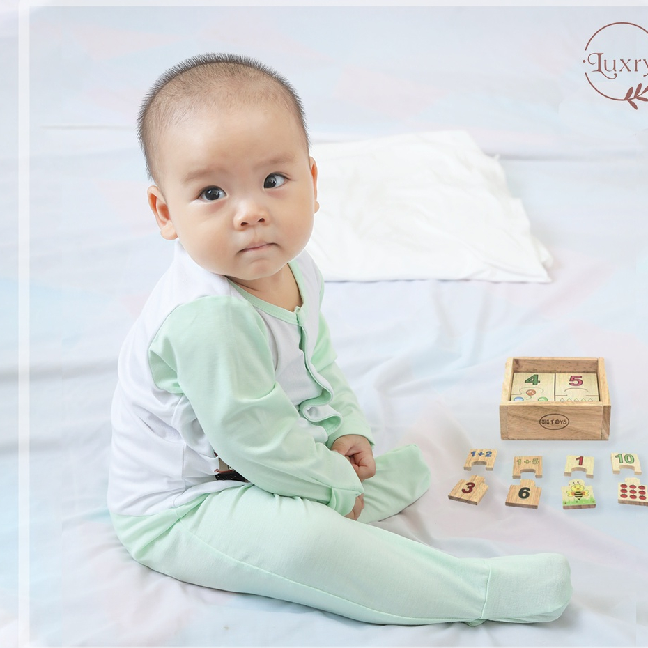 Bộ đồ liền thân body dài liền tất Luxry vải sợi tre phối màu kèm họa tiết dành cho bé sơ sinh đến 12 tháng