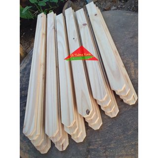 Thanh gỗ thông làm hàng rào dài 30-40-50-60-70-80cm x rộng 4.5cm x dày 1.2cm đã cắt nhọn đầu, bào láng 4 mặt