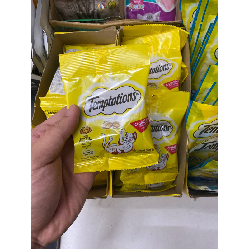 Bánh thưởng cho mèo vị gà Temptations 30g