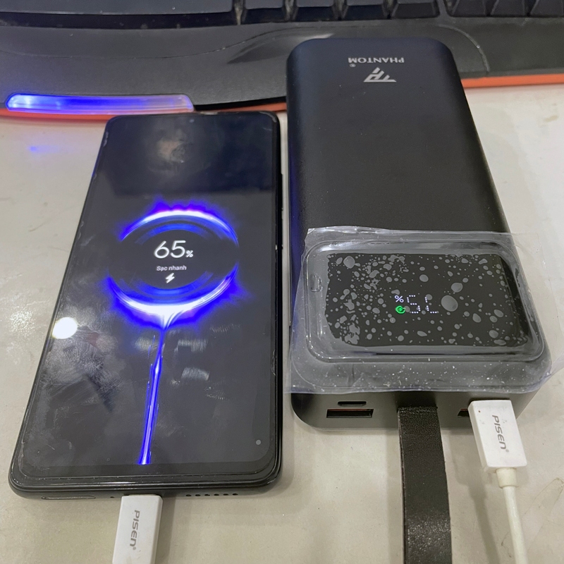 Pin dự phòng sạc nhanh PHANTOM P10 có quai đeo 30000mAh đèn pin chiếu sáng - hỗ trợ QC 22.5 và PD 20W