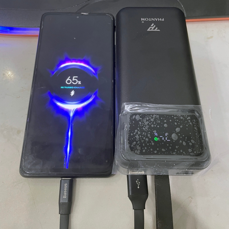 Pin dự phòng sạc nhanh PHANTOM P10 có quai đeo 30000mAh đèn pin chiếu sáng - hỗ trợ QC 22.5 và PD 20W