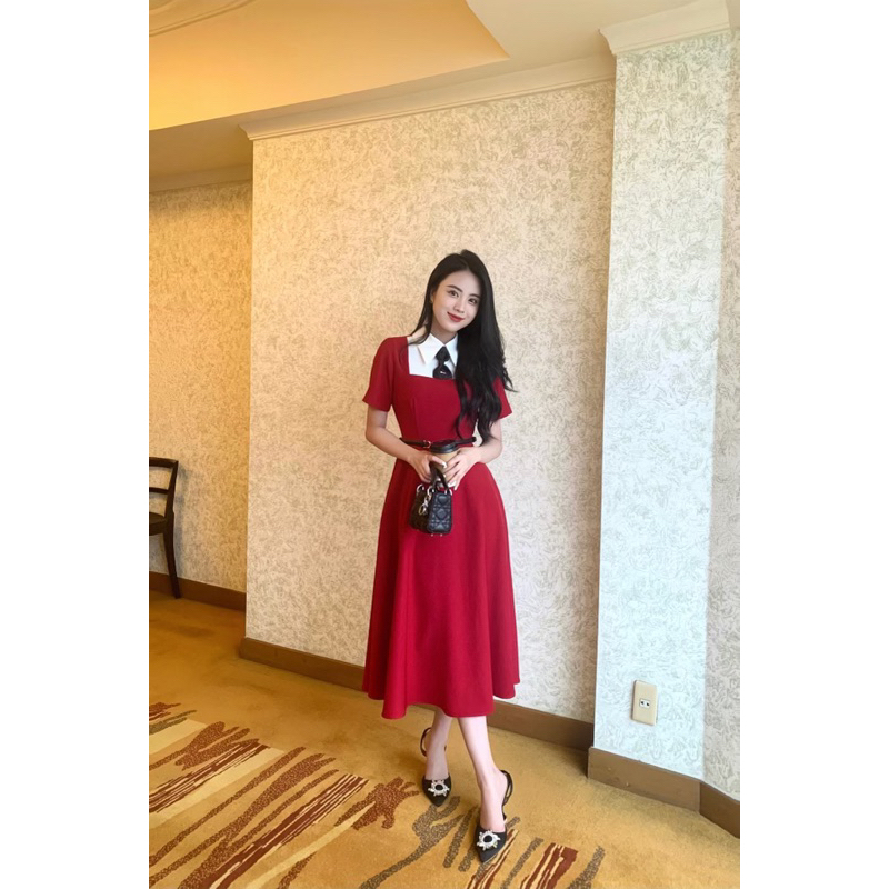 - váy đỏ cổ sơ mi
