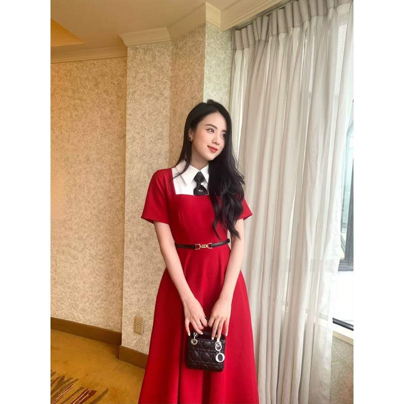 - váy đỏ cổ sơ mi