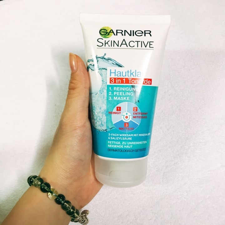 Sữa rửa mặt Garnier Hautklar 3in1 Tonerde dành cho da mụn & bị nhờn 150ml