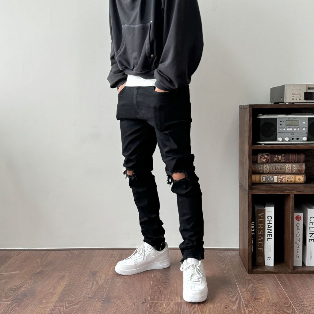 Quần jean nam đen rách gối cao cấp chất đẹp, form ôm vừa, co giãn thoải mái.