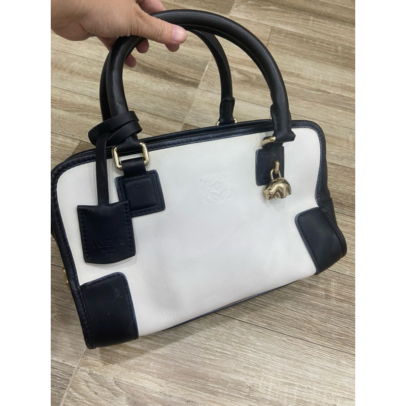 Túi si hiệu Loewe