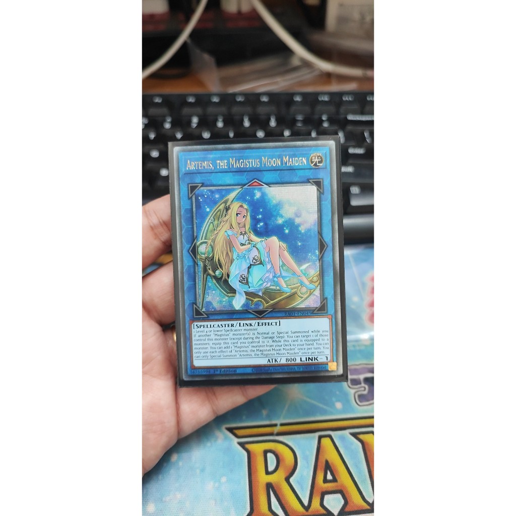 1 lá thẻ bài Artemis, the Magistus Moon Maiden - RA01-EN049 - Quarter Century Secret Rare