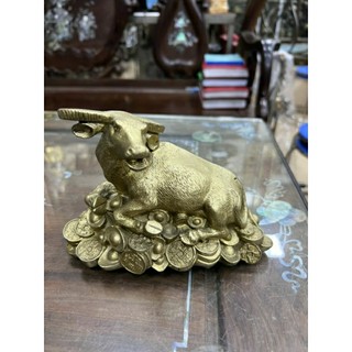 Tượng trâu đồng vàng đặt bàn