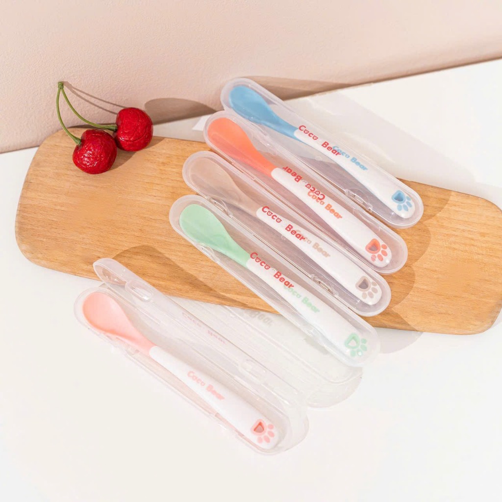 Thìa ăn dặm silicone báo nóng Cocobear cho bé ăn dặm - kèm hộp đựng bằng nhựa an toàn, tiện lợi và vệ sinh