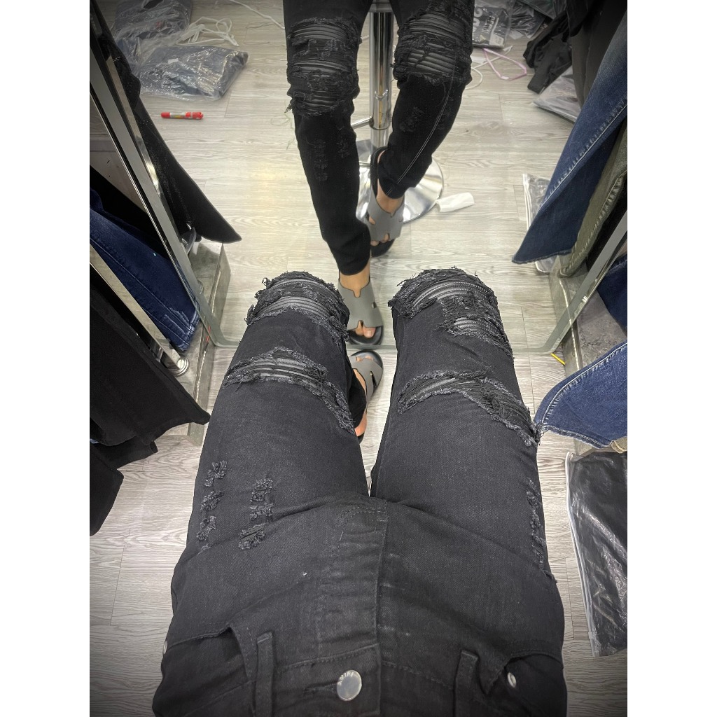 Quần jean bò nam Amiri slimfit black rách xù hai bên đùi vá da nhăn đen phong cách đường phố QJ249P