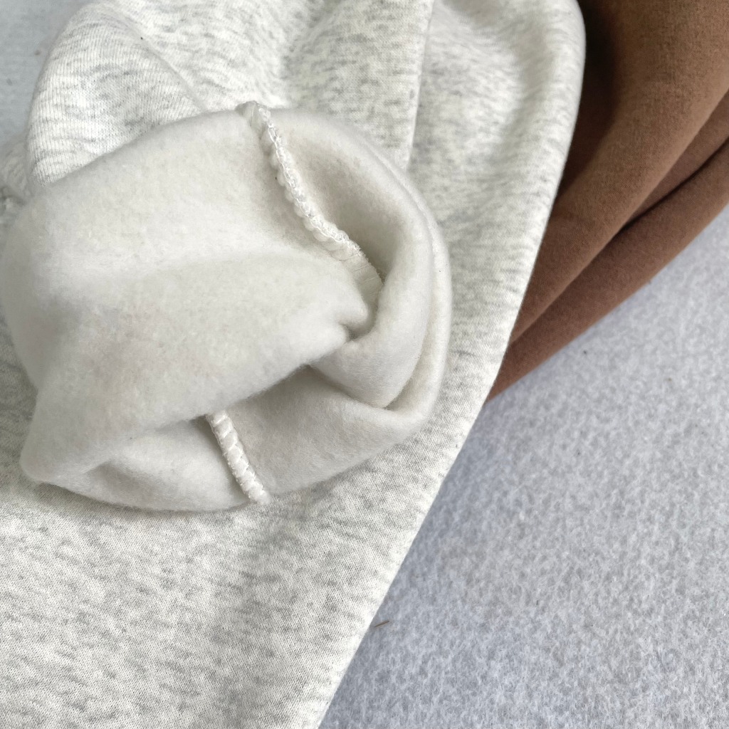 TE523 Bộ áo + quần chất nỉ bông không xù in chữ Hokiha Kids phối chỉ nổi siêu xịn cho bé trai bé gái size từ 8-16kg