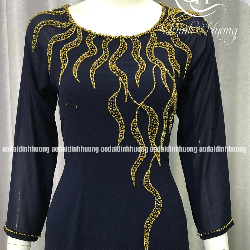 Áo dài trung niên Đinh Hương vải chiffon 4 tà màu xanh đen kết tia ngực