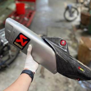 ốp pô carbon real xịn pô akrapovic r1
