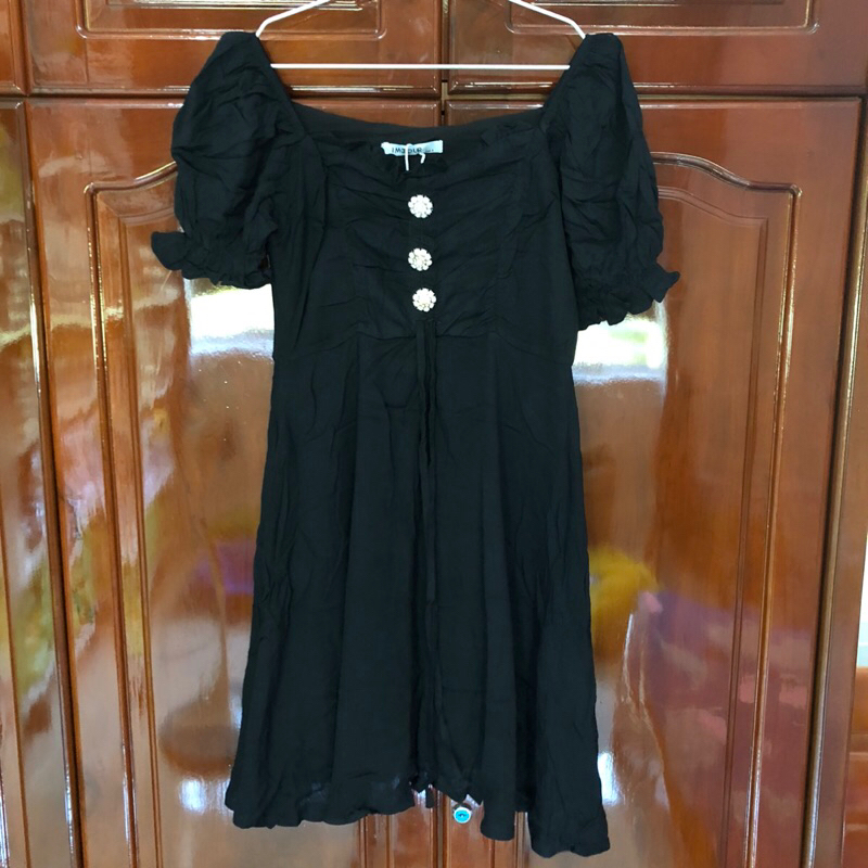 Đầm đen Urban Revivo (thay tag)