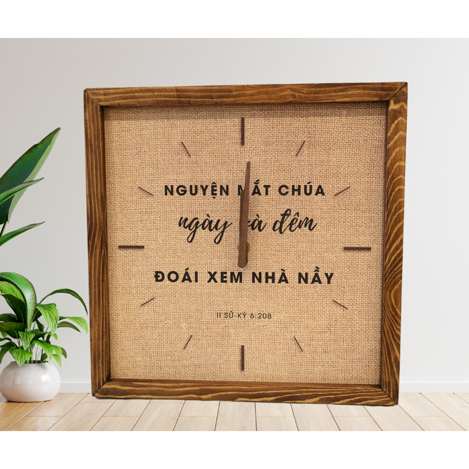 Đồng Hồ Treo Tường Cơ Đốc Khung Gỗ Vuông 33x33x3Cm ( Câu gốc II Sử Ký 6:20b Nguyện Mắt Chúa Ngày Và Đêm Đoái Xem Nhà Này