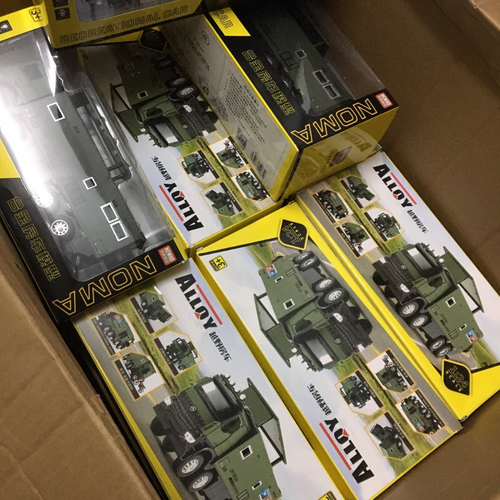 Xe ô tô mô hình tải bọc thép Mercedes OFF-ROAD RV hợp kim, tỉ lệ 1/32 siêu xe 4 bánh OFFROAD mini có đèn và còi siêu rẻ